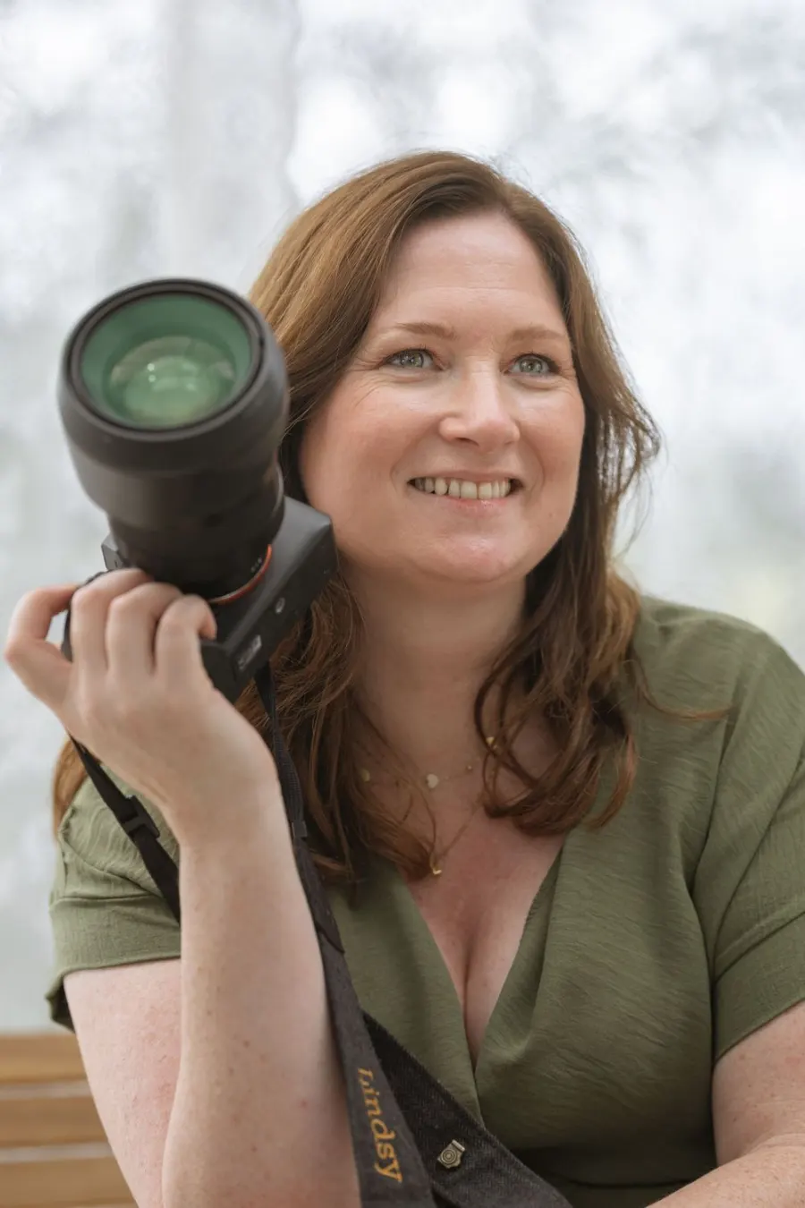 Fotograaf Lindsy de Bie met haar camera